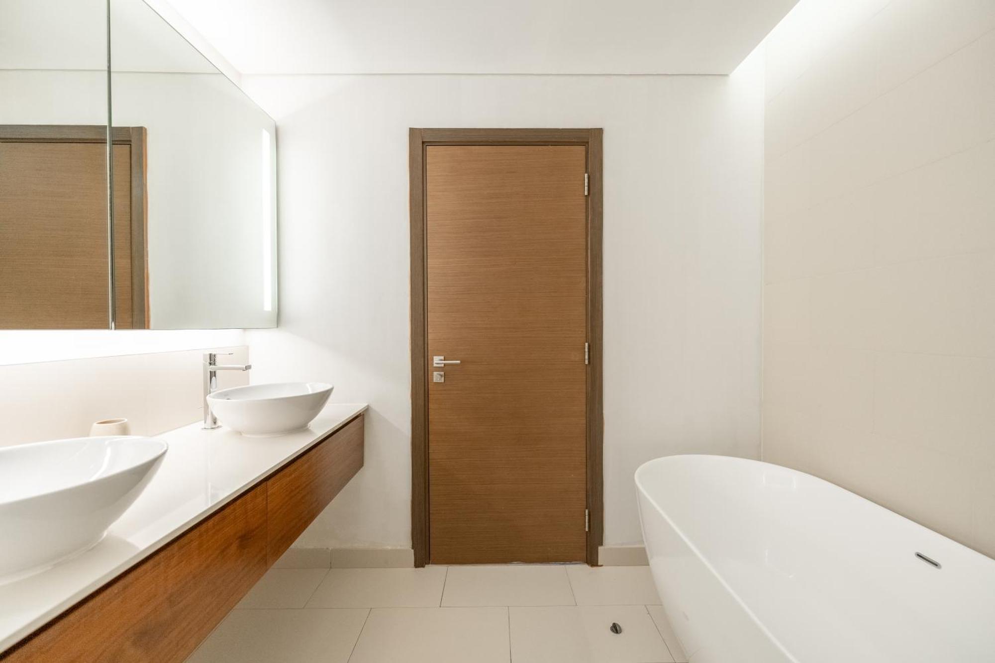 Апартаменты Fam Living Walk - Opposite Walk Mall - 2a *